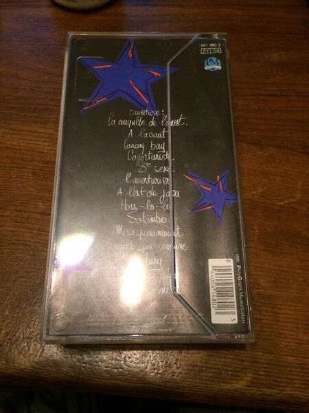 Fichier:Indochine Au Zénith (Live) (video) VHS-S - FR - ( 041 480-2 - PM 704 (série Music+)) - Photo (5).jpg