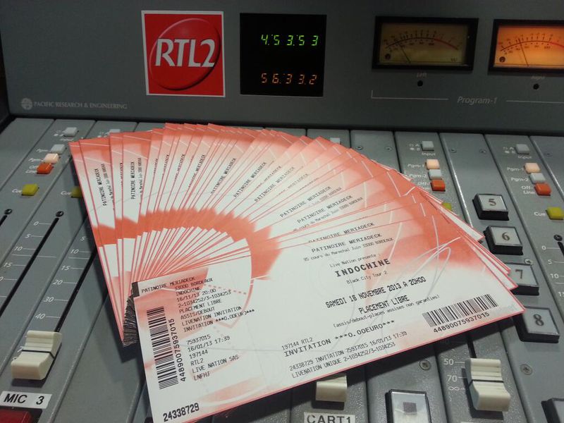 Fichier:2013-11-16 - Bordeaux - Patinoire Meriadeck - Tickets RTL2.jpg
