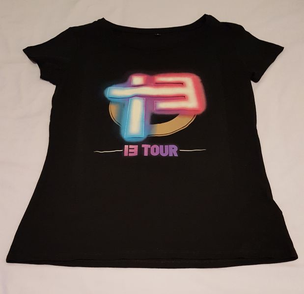 Fichier:T-shirt 13 Tour Indoshop - devant.jpg